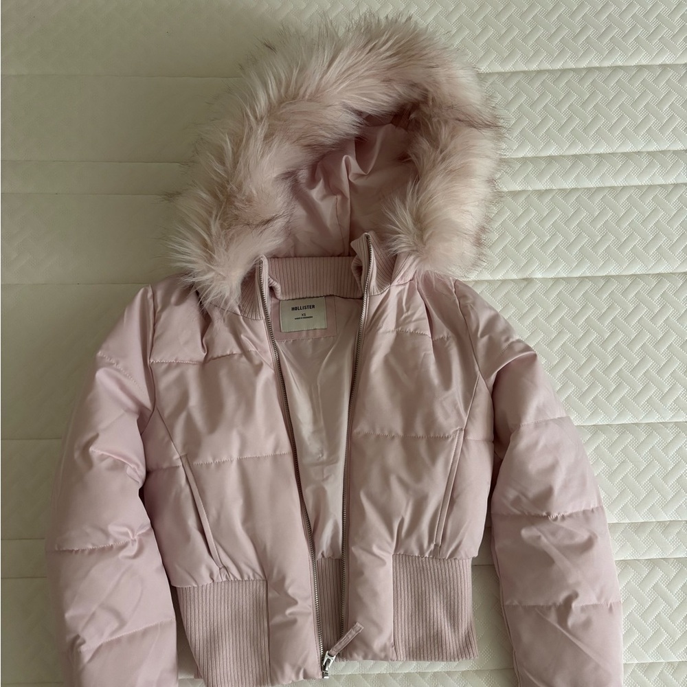 Hollister Light Pink Puffer Jacket with Faux Fur Trim - Picture 2 of 5